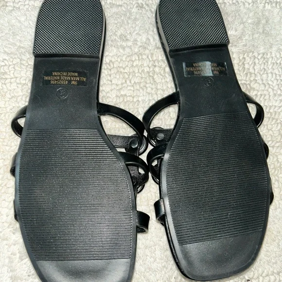 Elegant Black Sandals by Comfort - Picture 3 of 4
